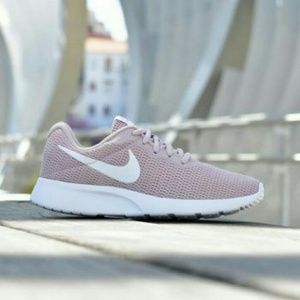 nike tanjun rose